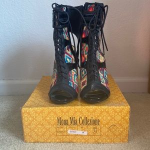 Mona Mia Collezione Black/Multi peep toe boot style: Bonifacia